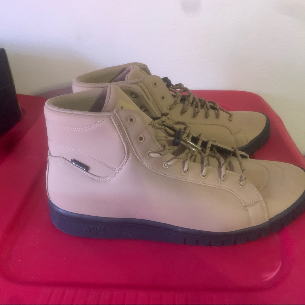 Asics Men's Beige High-Top Boots